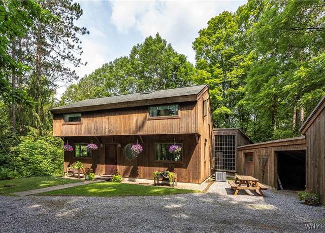 Property at 2054 Center St St, Aurora, NY 14052, 3 beds, 2.5 baths