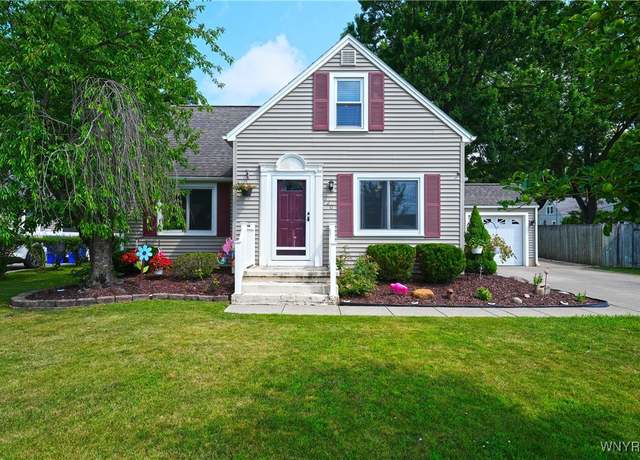 Property at 120 Cloverside Ct, West Seneca, NY 14224, 3 beds, 1.5 baths