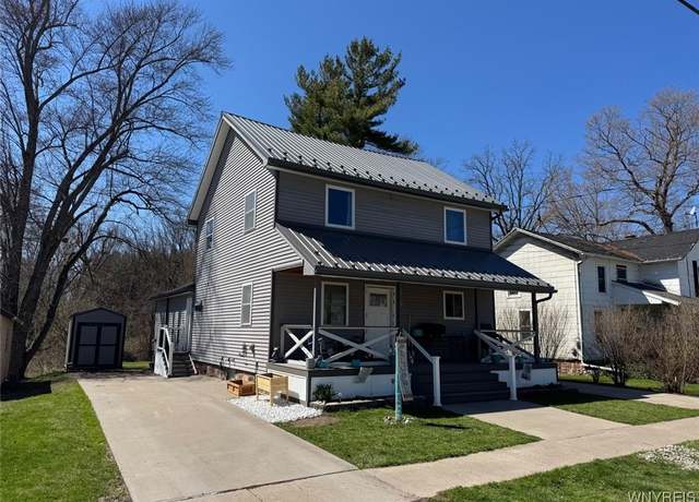 Property at 9 N Hartland St, Royalton, NY 14105, 4 beds, 2.5 baths