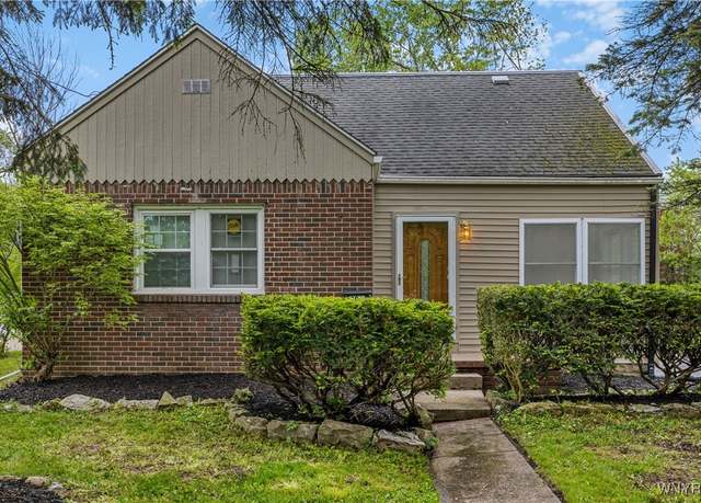 Property at 303 Ivyhurst Rd N, Amherst, NY 14226, 3 beds, 1 bath