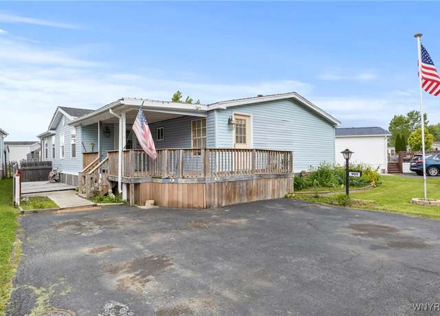 Property at 909 Hollywood Dr, Lockport-town, NY 14094, 3 beds, 2 baths