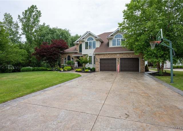 Property at 9 Rolling Woods Ln Unit E, West Seneca, NY 14224, 4 beds, 2.5 baths