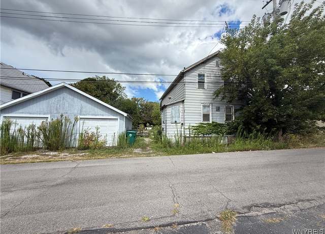 Property at 635 Elmwood Ave, Niagara Falls, NY 14301, 3 beds, 1.5 baths
