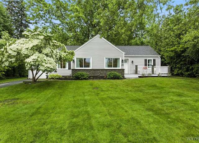 Property at 1096 Escarpment Dr, Lewiston, NY 14092, 3 beds, 1 bath