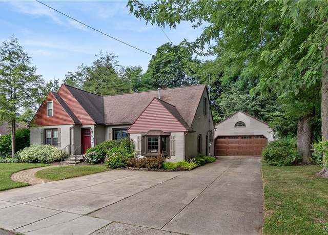 Property at 188 Hunt Ave, Hamburg, NY 14075, 3 beds, 2 baths