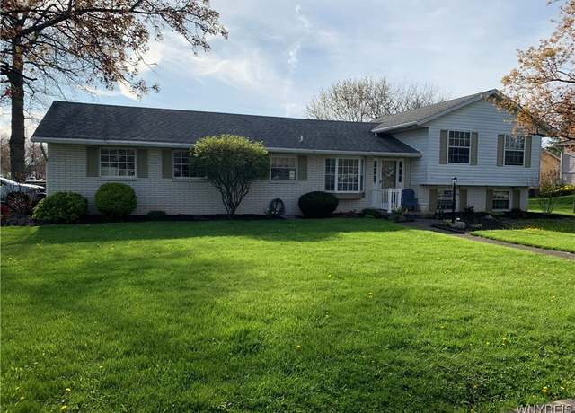 Property at 38 Lindhurst Dr, Lockport-city, NY 14094, 3 beds, 1.5 baths