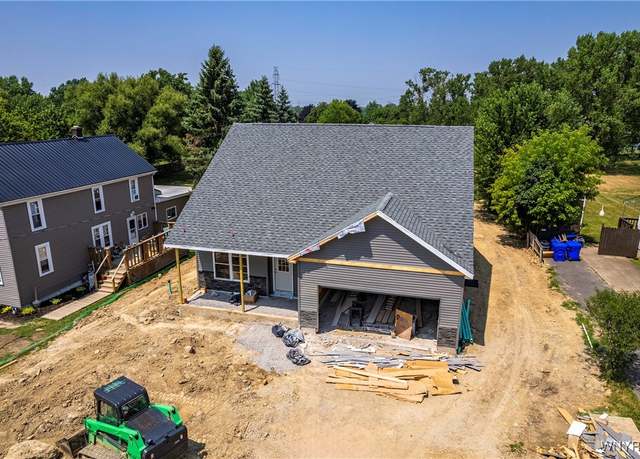 Property at 5200 Berg Rd, West Seneca, NY 14218, 3 beds, 2.5 baths