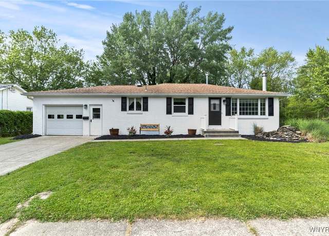 Property at 22 Carol Dr, West Seneca, NY 14224, 3 beds, 2 baths