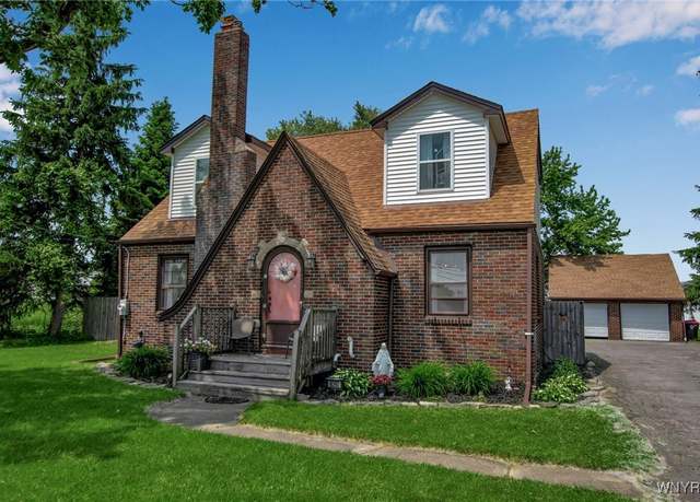 Property at 6060 Broadway St, Lancaster, NY 14086, 4 beds, 2.5 baths
