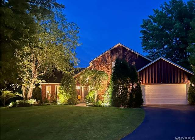 Property at 6157 Walnut Creek Ct, Clarence, NY 14051, 3 beds, 2.5 baths