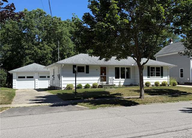 Property at 37 Holland Ave, Lancaster, NY 14086, 2 beds, 1.5 baths