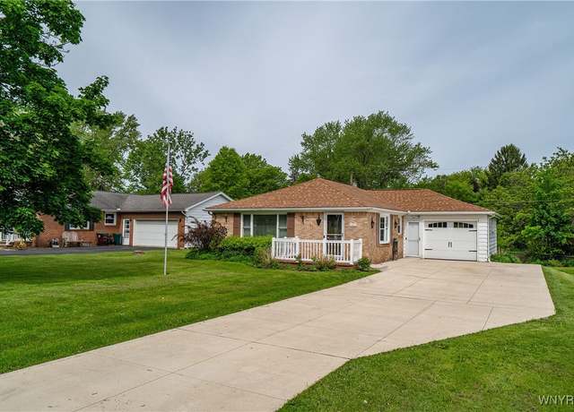 Property at 171 Maple Dr, Orchard Park, NY 14127, 3 beds, 1 bath