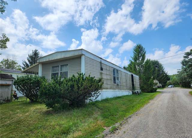 Property at 7207 Hunters Creek # 37 Rd #37, Holland, NY 14080, 2 beds, 1 bath