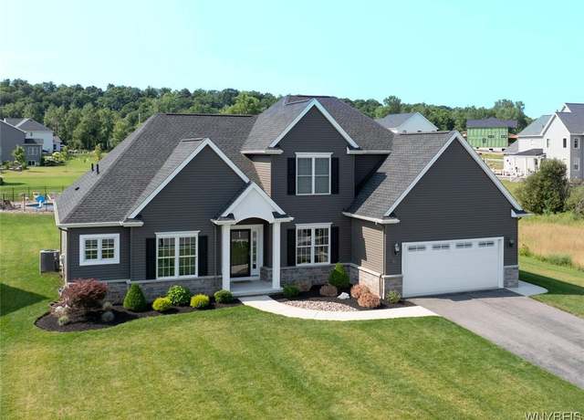 Property at 7 Kestrel Ct, Orchard Park, NY 14127, 3 beds, 2.5 baths