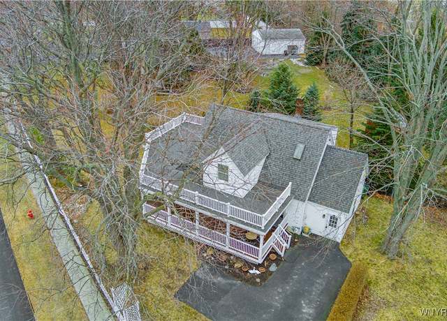 Property at 138 Sunset Dr, Wilson, NY 14172, 2 beds, 3.5 baths