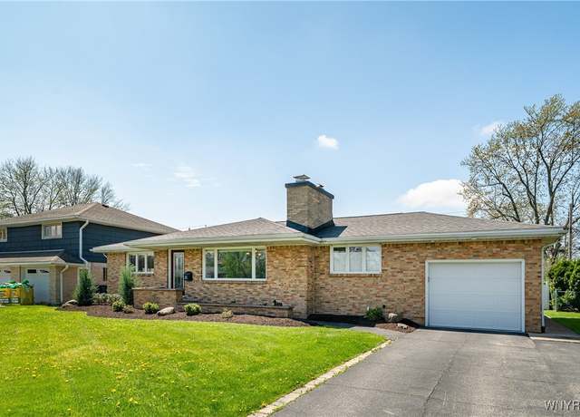 Property at 222 Fairways Blvd, Amherst, NY 14221, 3 beds, 2.5 baths