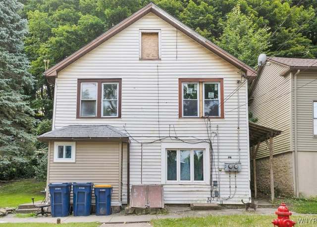 Property at 94 Garden St, Lockport-city, NY 14094, 6 beds, 2 baths