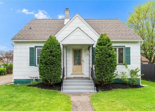 Property at 470 Windermere Blvd, Amherst, NY 14226, 3 beds, 2 baths