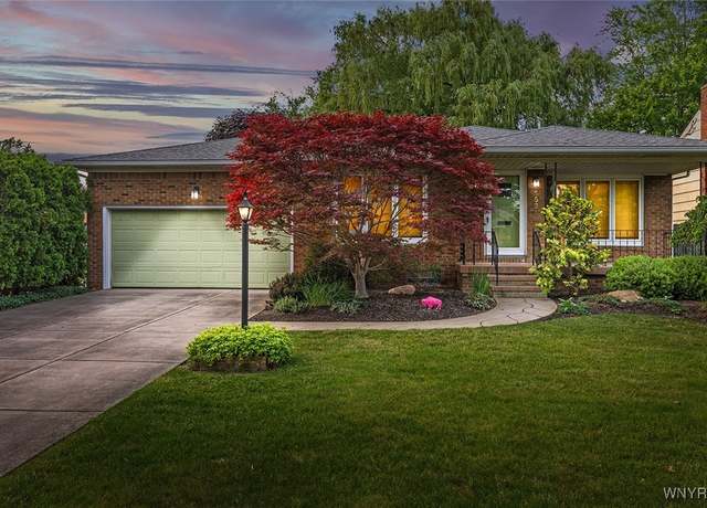Property at 152 Bentham Pkwy E, Amherst, NY 14226, 2 beds, 2.5 baths