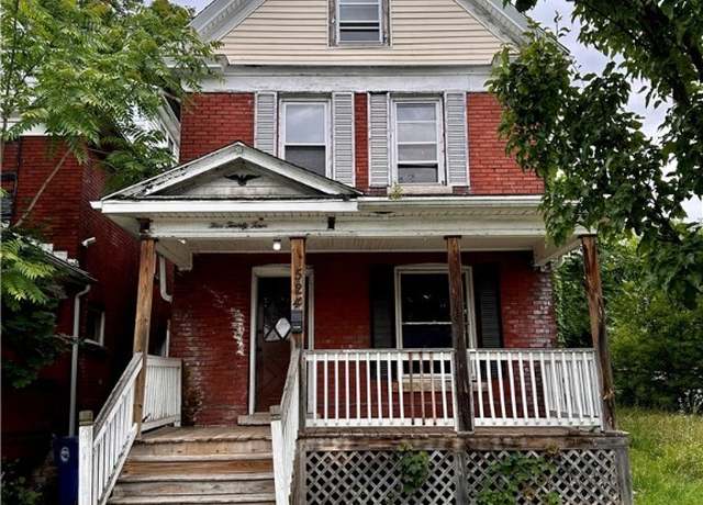 Property at 524 10th St, Niagara Falls, NY 14301, 7 beds, 2 baths