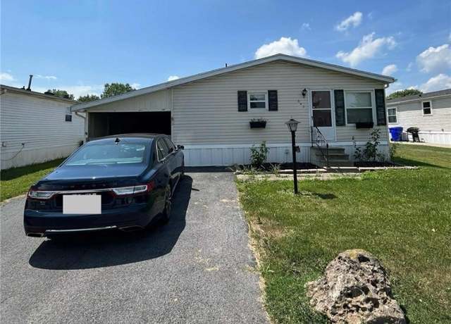 Property at 643 Birchwood Dr, Lockport Town, NY 14094, 3 beds, 2 baths