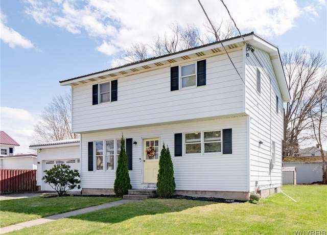Property at 109 W Oak Orchard St, Shelby, NY 14103, 3 beds, 2 baths