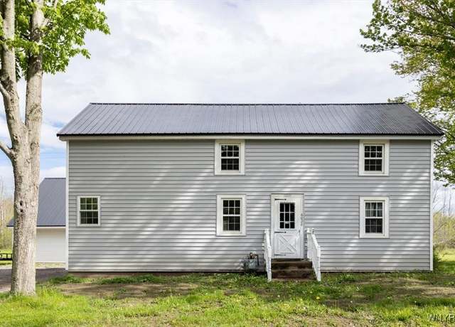 Property at 6028 Smith Rd, Hamburg, NY 14075, 3 beds, 1.5 baths