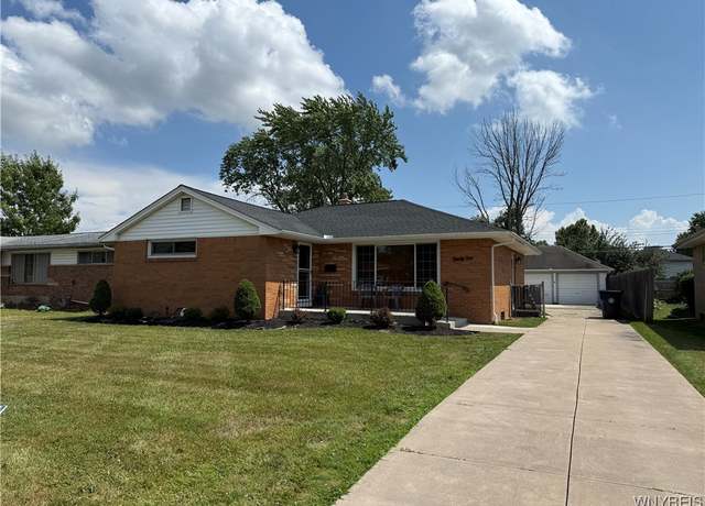 Property at 31 Noel Dr, Amherst, NY 14221, 3 beds, 1.5 baths