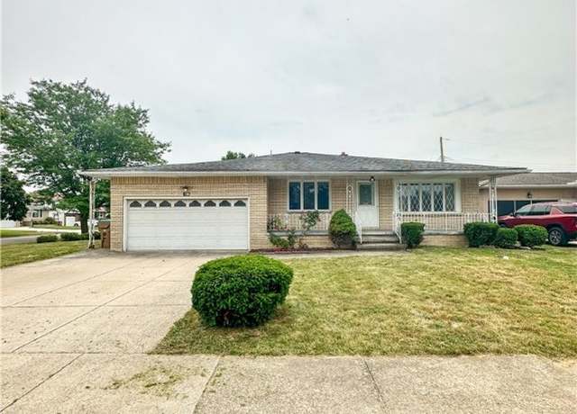 Property at 138 Vern Ln, Cheektowaga, NY 14227, 3 beds, 1.5 baths