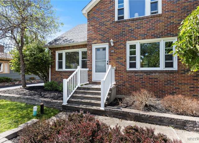 Property at 166 Boncroft Dr, West Seneca, NY 14224, 3 beds, 2 baths