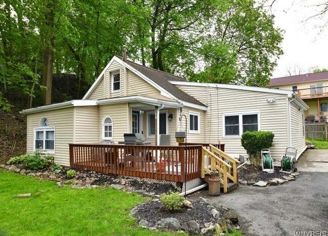 Property at 217 Melrose Ave, Camillus, NY 13219, 3 beds, 1 bath