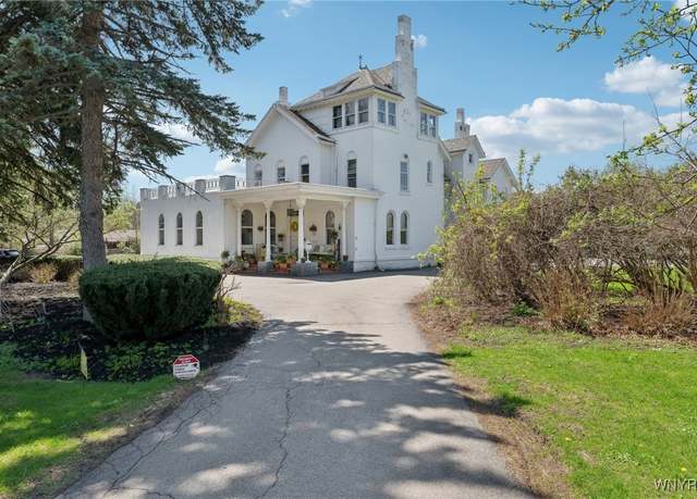 Property at 280 Pine Ridge Rd, Cheektowaga, NY 14225, 8 beds, 5.5 baths