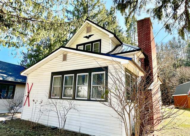 Property at 40 W Washington St, Ellicottville, NY 14731, 5 beds, 2 baths
