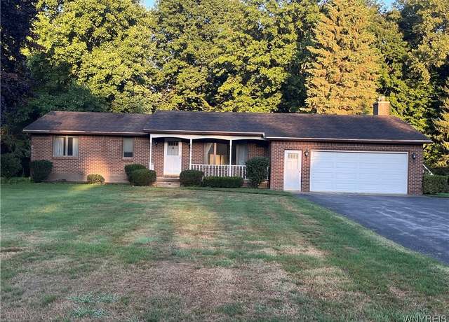 Property at 30 Tiffany Ln, Elma, NY 14086, 3 beds, 2 baths