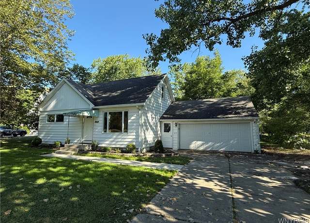Property at 5244 Lake Ave, Orchard Park, NY 14127, 3 beds, 2 baths