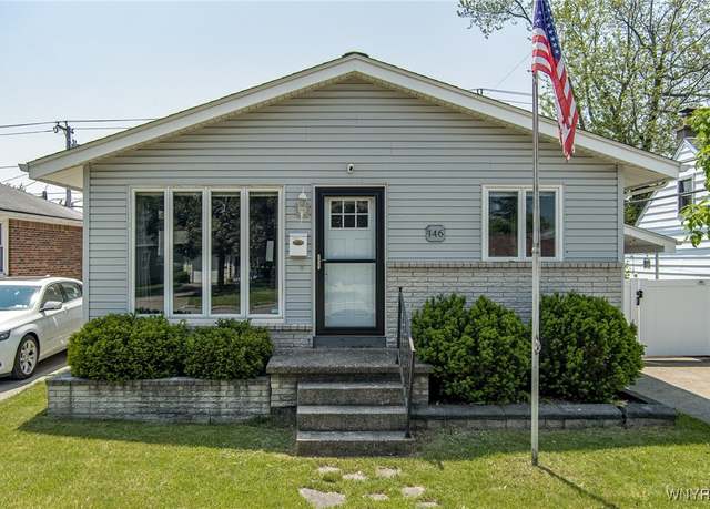 Property at 146 Woodcrest Dr, Amherst, NY 14226, 2 beds, 1.5 baths