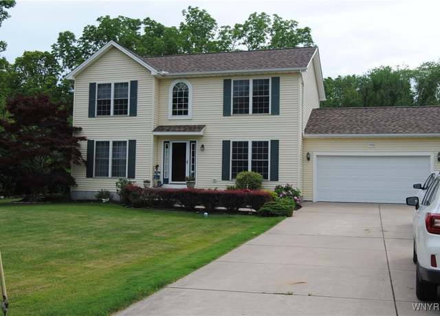 Property at 5968 Stone Rd, Lockport Town, NY 14094, 3 beds, 2.5 baths
