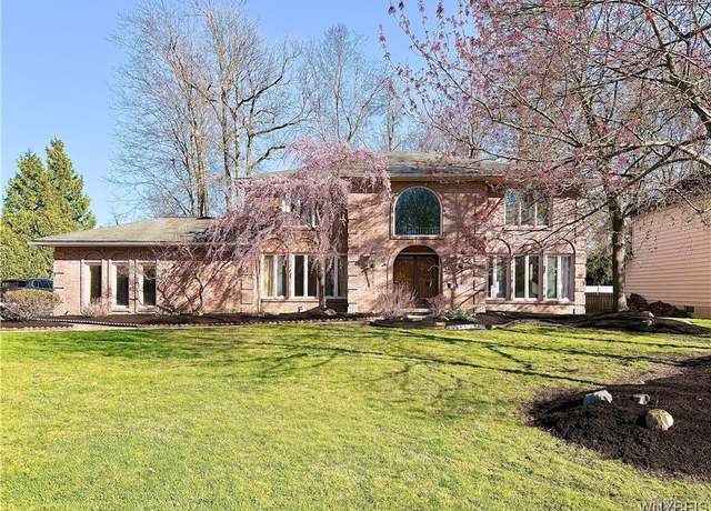 Property at 134 Crestwood Ln, Amherst, NY 14221, 4 beds, 3 baths