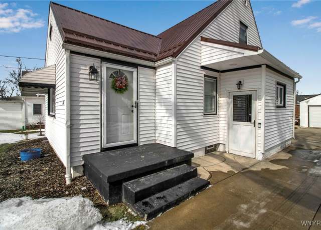 Property at 124 Hillside Ave, Orchard Park, NY 14127, 3 beds, 1 bath