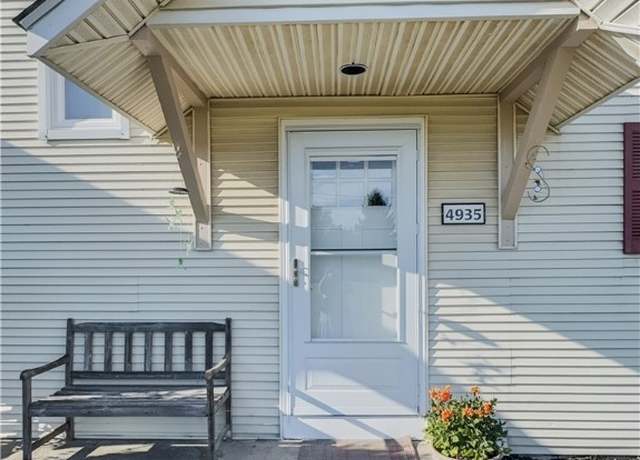 Property at 4935 Tuscarora Rd, Niagara, NY 14304, 2 beds, 1.5 baths