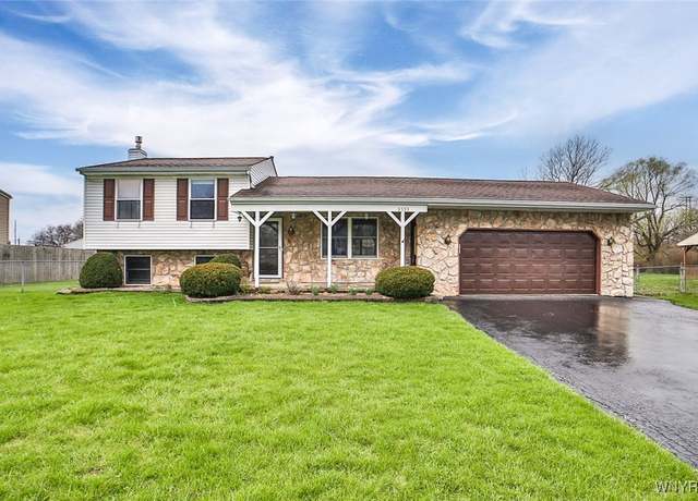Property at 6553 Royal Pkwy N, Lockport-town, NY 14094, 3 beds, 1.5 baths