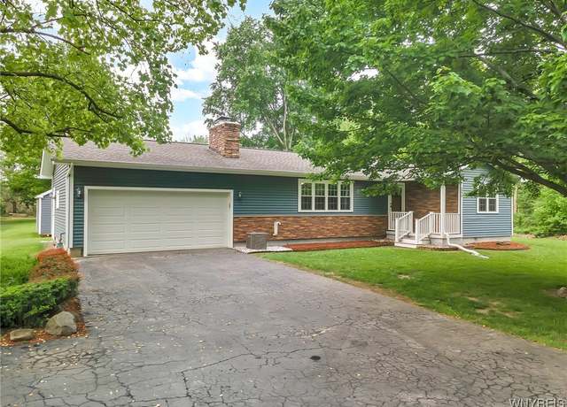 Property at 2279 Lakeview Rd, Hamburg, NY 14085, 3 beds, 1 bath