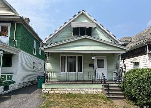 Property at 286 Barnard St, Buffalo, NY 14206, 3 beds, 1.5 baths