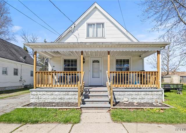 Property at 86 Marengo St, Lancaster, NY 14043, 3 beds, 2 baths