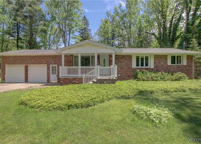 Property at 7 Forsythia Ct, Orchard Park, NY 14127, 3 beds, 1.5 baths