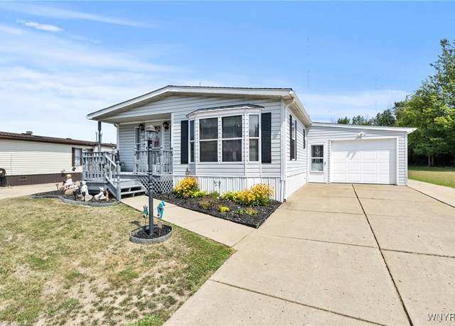 Property at 54 N Eaglecrest Dr, Hamburg, NY 14075, 3 beds, 2 baths
