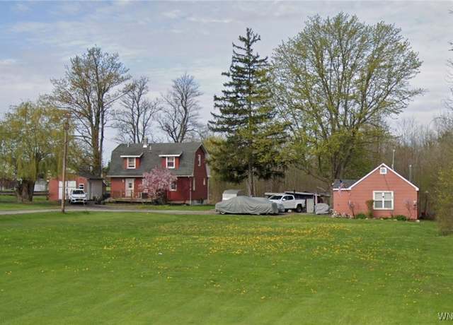 Property at 132 Pavement Rd, Lancaster, NY 14086, 3 beds, 1.5 baths