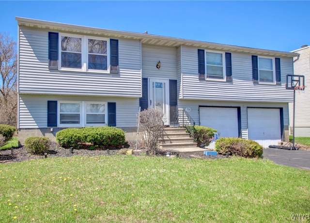 Property at 226 Oakhill Dr, Hamburg, NY 14075, 3 beds, 2.5 baths