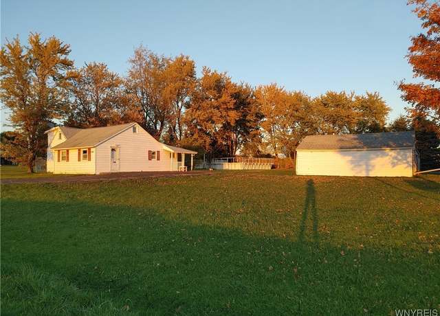 Property at 5231 Comstock Rd, Cambria, NY 14094, 3 beds, 2 baths