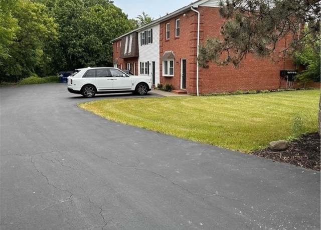 Property at 3055 Mckinley Pkwy E, Hamburg, NY 14219, 8 beds, 6 baths
